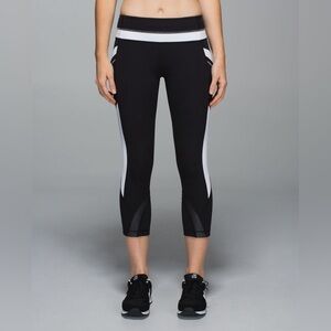 Lululemon Run: Inspire Crop || *All Full-On Luxtreme
Black / White Size 8